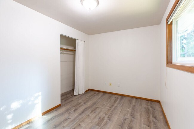 Building Photo - 8024 Florida Dr