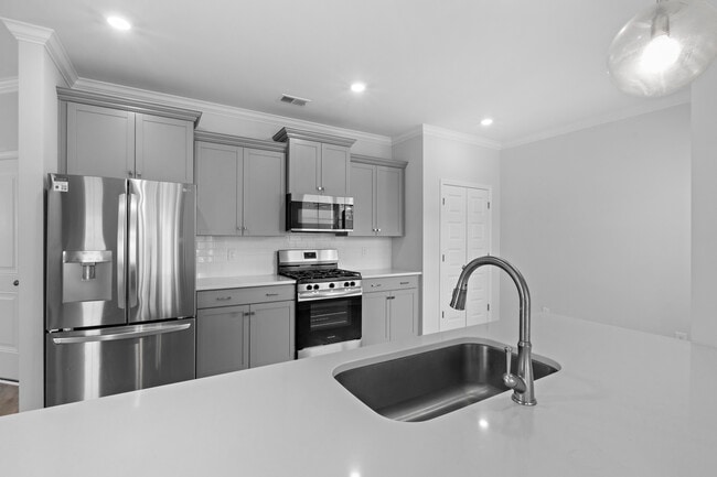Building Photo - 837 Peony Ln