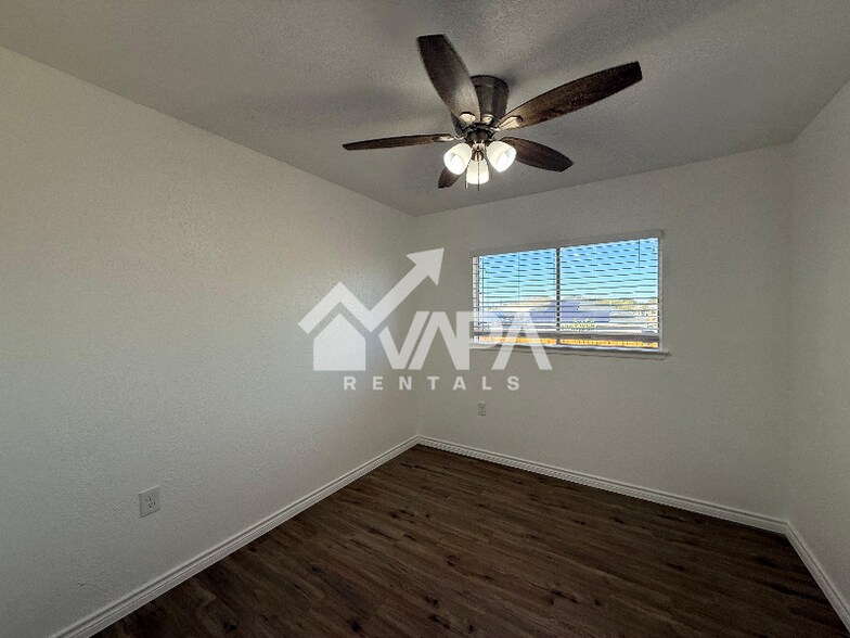 Building Photo - 5911 Autumn Lake