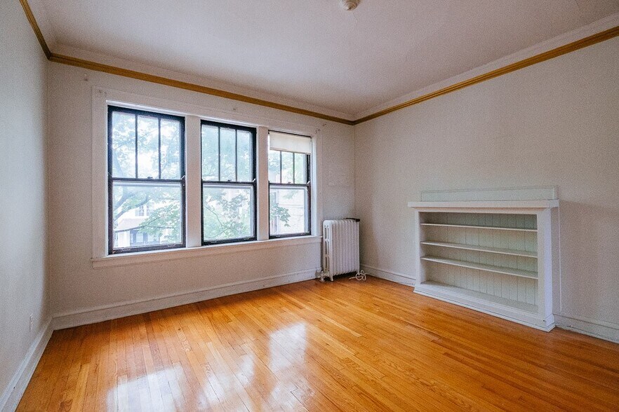 Building Photo - 1917 W Winnemac Ave