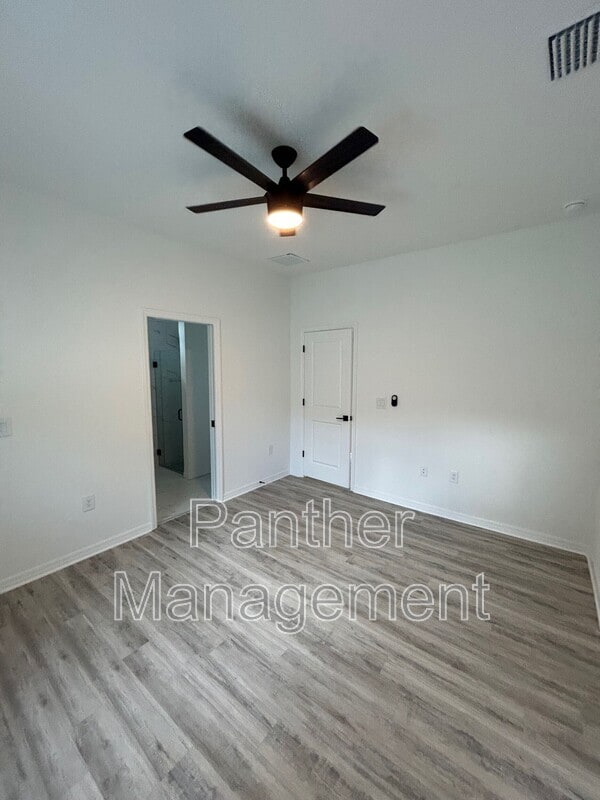 Building Photo - 2105 Redmond St