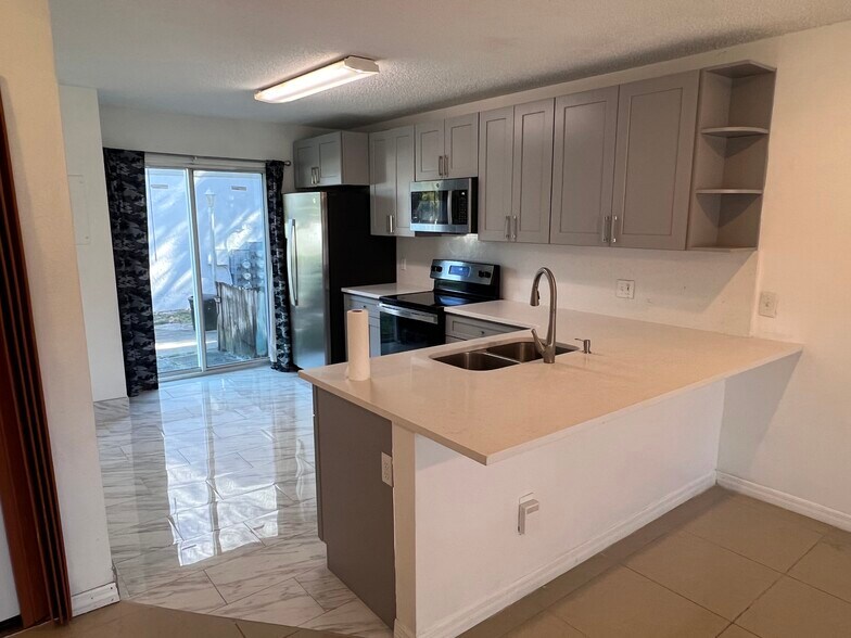 Building Photo - 3651 N Goldenrod Rd