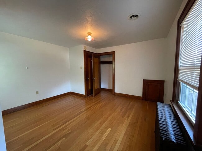 Building Photo - Spacious 3 Bedroom Single Family Home with...