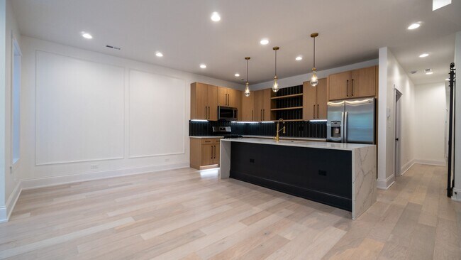 Building Photo - Newly Rehabbed 3-bedroom, 2-bath Gem with In-Unit Washer/Dryer! Discover Uptown Living.