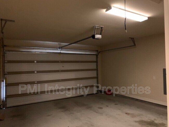 Building Photo - 315 Forest Grove Dr