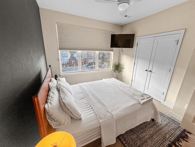 Building Photo - 5610 45th Ave