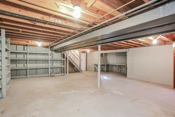 Building Photo - 3624 NE West Park Dr