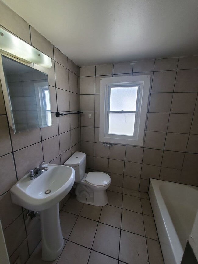 Building Photo - 4954-4956 N 48th St. (Duplex)