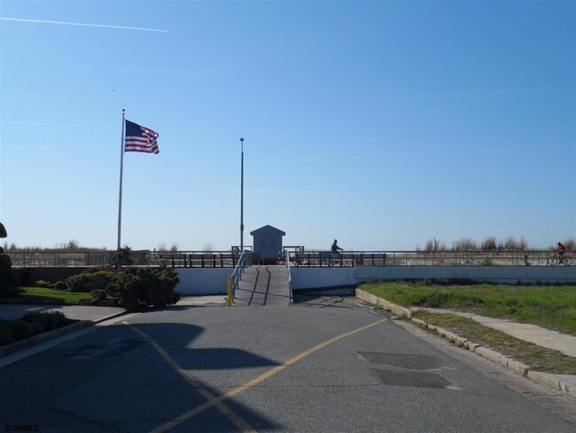 Building Photo - 139 N Dorset Ave