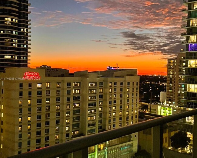 Building Photo - 1100S S Miami Ave