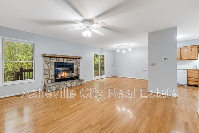Primary Photo - 103 Parkway Vista Dr