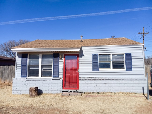 Building Photo - $0 First Month's Rent / $0 Deposit at Move-in