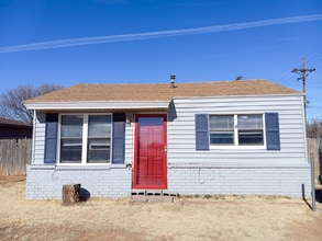 Building Photo - $0 First Month's Rent / $0 Deposit at Move-in