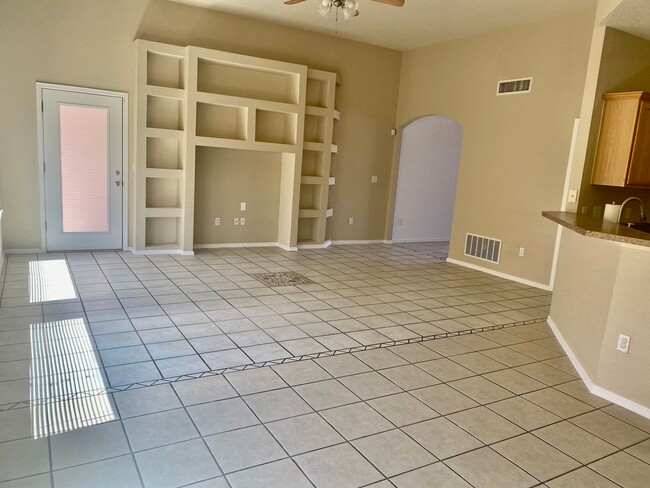 Building Photo - 5548 Patagonia Dr