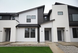Building Photo - Baraya Townhomes: Modern Townhomes for Rent in Meridian, ID