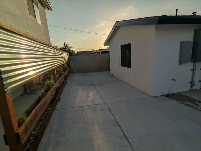 Building Photo - Tiller Front R