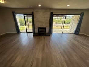 Building Photo - 5402 Villas Dr