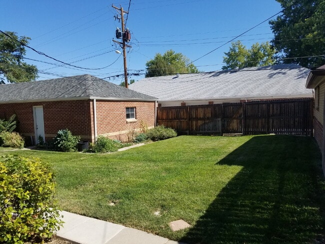 Building Photo - 1 Bed 1 Bath Mayfair Apartment With Garage in Denver! Available Now!