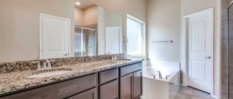 Building Photo - 2025 Lake Vista Dr