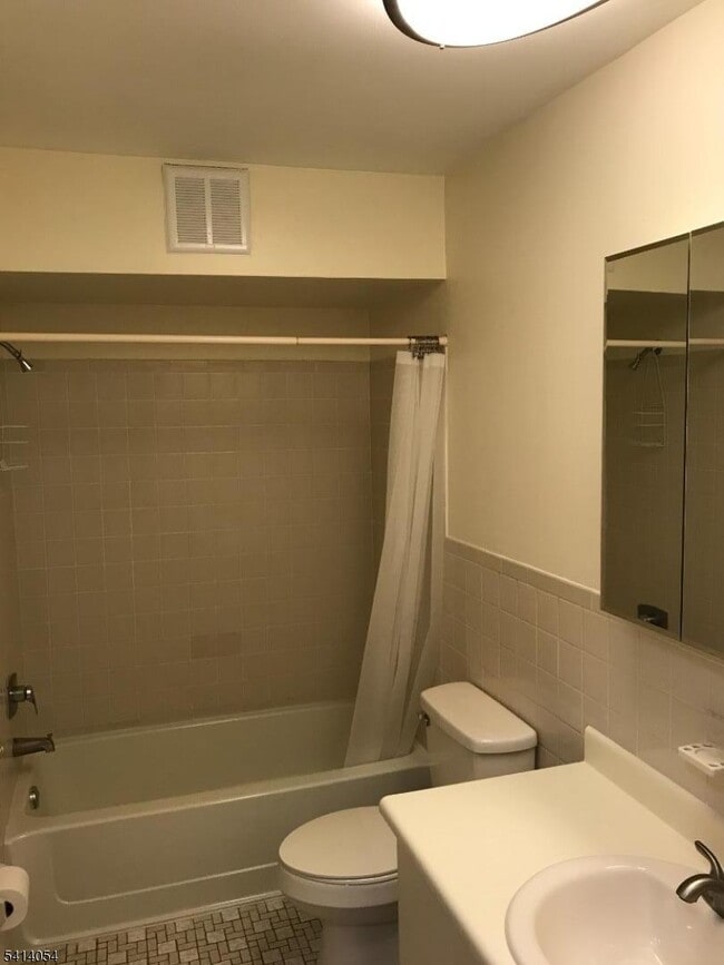 Building Photo - 819 Cricket Ln