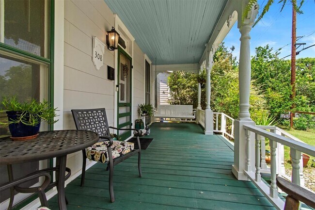 Building Photo - 308 S Ave A