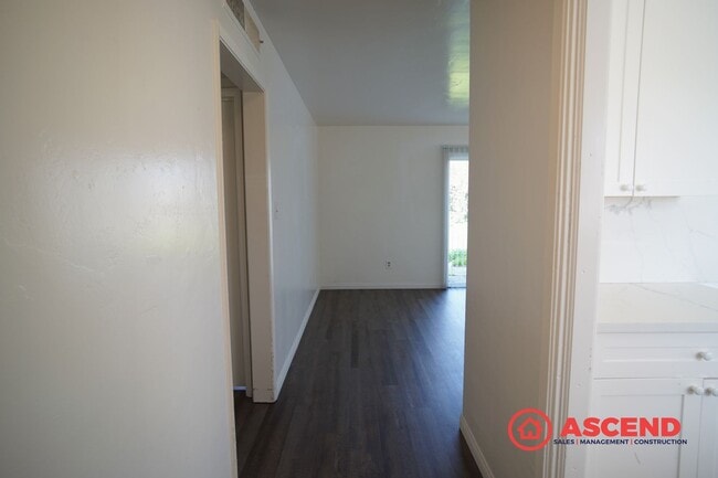 Building Photo - Charming Home in Central Bakersfield!