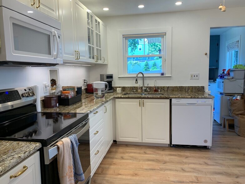 Primary Photo - 137 Prospect Ave