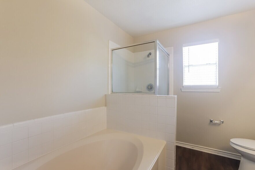 Building Photo - 6750 Liberty Valley Dr