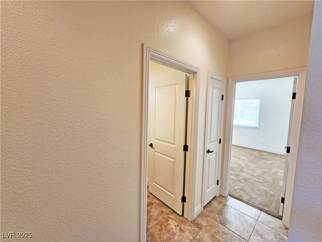 Building Photo - 4920 Honey Locust Dr