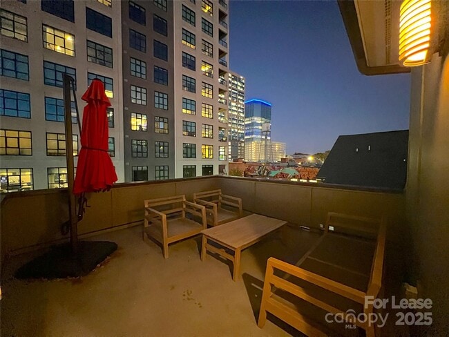 Building Photo - 211 Doggett St