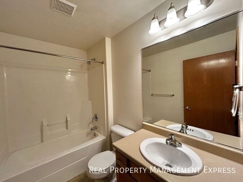 Building Photo - Cozy 1 Bedroom 1 Bathroom Townhome in Brandon, SD