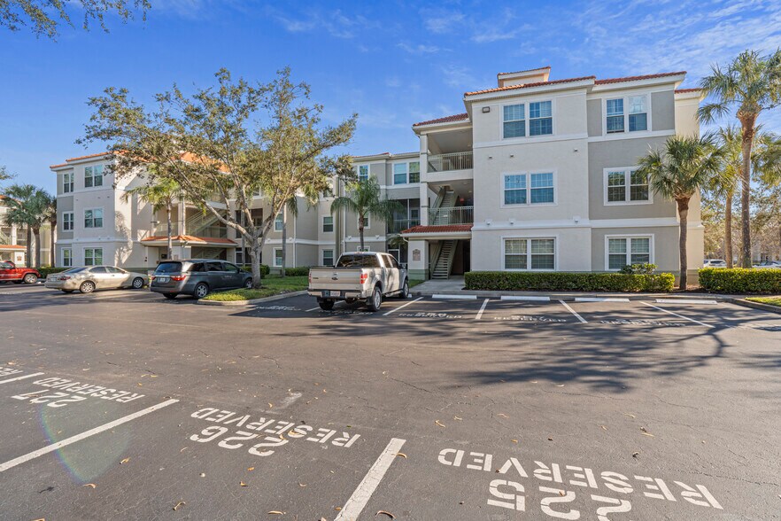 Parking - 23600 Walden Center Dr