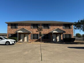 Building Photo - 205 Lydia Dr