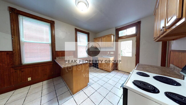 Building Photo - 2319 Sauer Ave