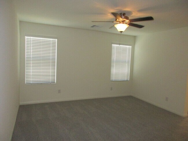 Building Photo - 420 Canary Song Dr