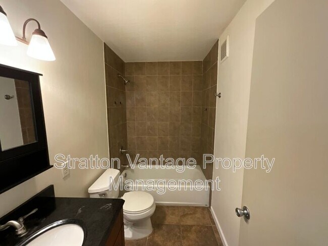 Building Photo - 6936 E 4th St