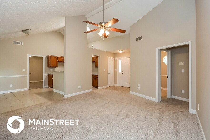 Building Photo - 330 E Country Woods Dr