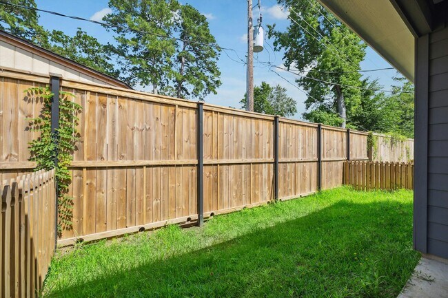 Building Photo - 10317 Lake Rd