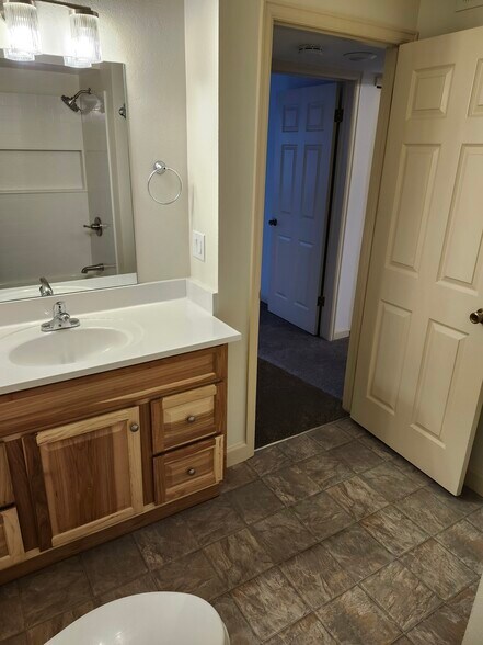 Building Photo - 20 S Boulder Cir