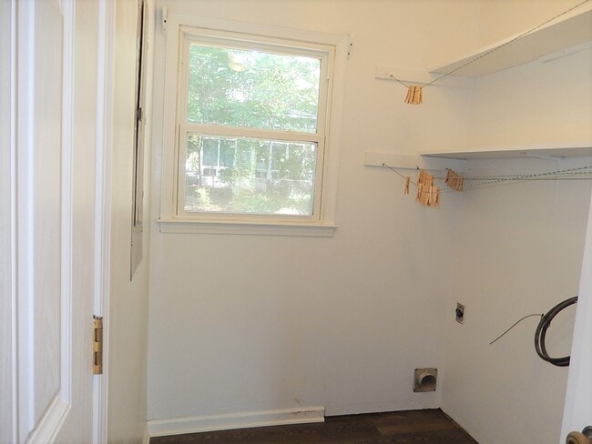 Building Photo - 3713 Sue Ellen Dr