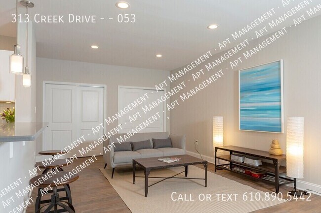 Building Photo - 313 Creek Dr