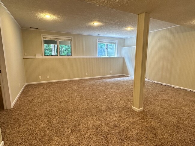Building Photo - Maple Grove Single Family Home, Office, Fa...