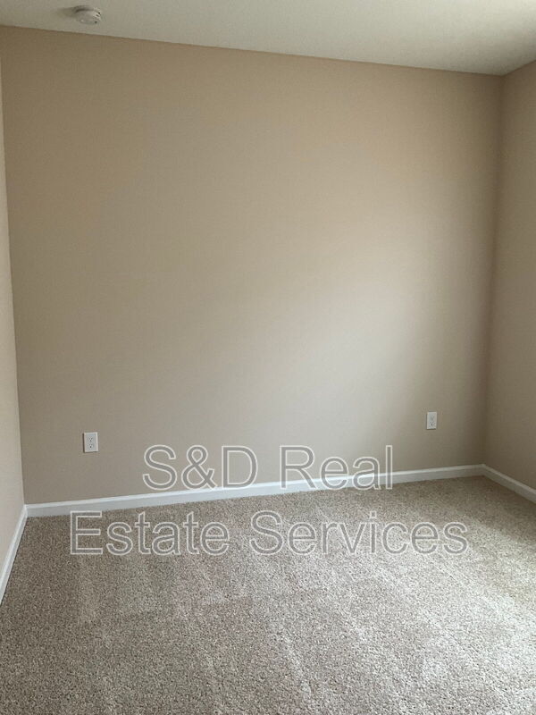 Building Photo - 807 Ballantyne Dr