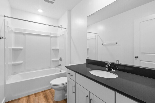 Building Photo - Long Valley Townhome - Amazing Amenities & Small Dogs Allowed