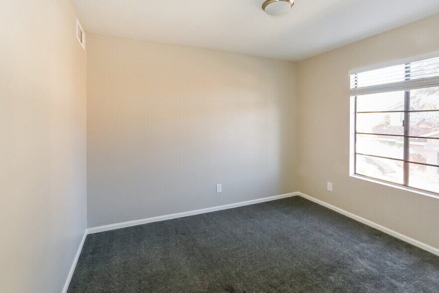 Building Photo - 4533 E Annette Dr