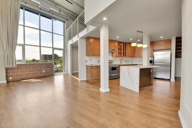 Building Photo - $3,100 - 2 Bed, 2 Bath Lofted Condo in Den...
