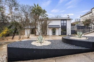 Building Photo - 2001 Wychwood Dr