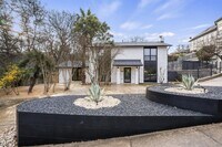 Building Photo - 2001 Wychwood Dr