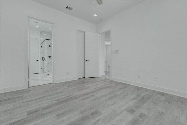 Building Photo - 5727 Elysian St