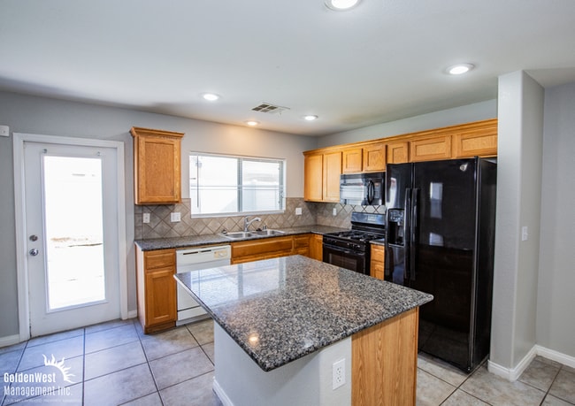 Building Photo - Beautiful 4Bdm 2.5Ba Home in East Las Vegas!